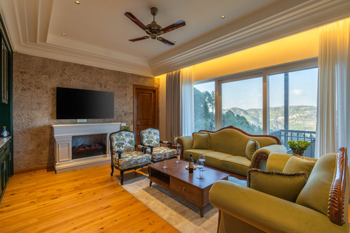 Chestnut Manor