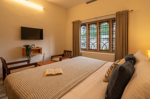 Clove @ Spice Notes - Bison Valley