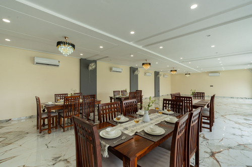 Premium Room @ Eleganza Villas