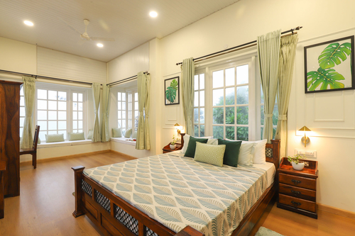 Feathers @ Forktail House