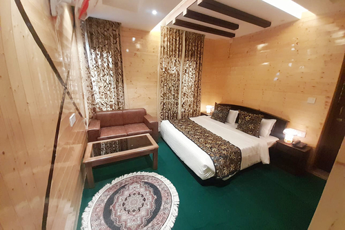 Pashmina @ Gauhar w/ Indoor Jacuzzi