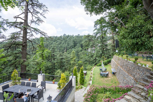 Pine Estate w/ Complimentary Breakfast