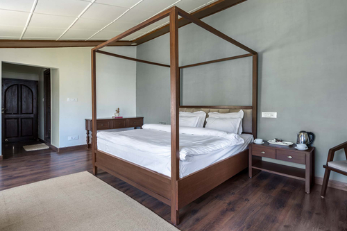 Pine Estate w/ Complimentary Breakfast