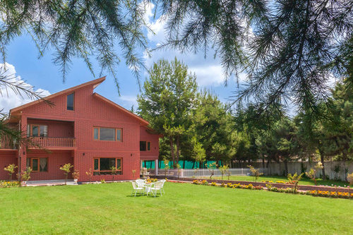 Pinewood Villa