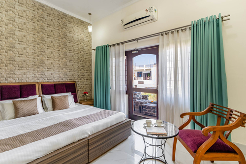 Room 2 FF @ Vista Divine