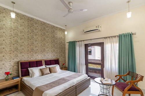 Room 2 FF @ Vista Divine