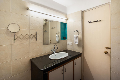 Saanu Ki? Villa