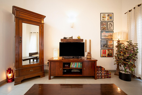 Saanu Ki? Villa