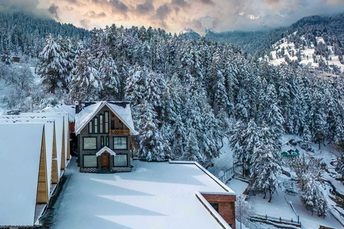 Suite Room @ Frozen Fall - Tangmarg w/ Breakfast Included