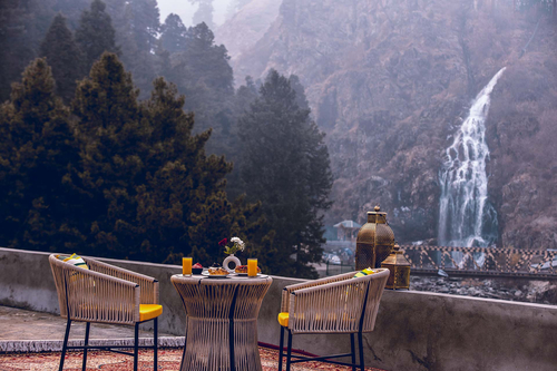 Suite Room @ Frozen Fall - Tangmarg w/ Breakfast Included