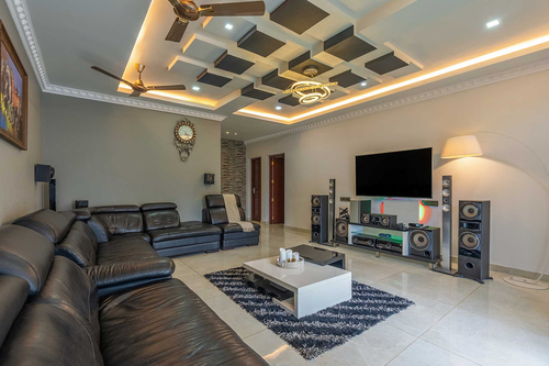 Tropical Whispers @ Raindrops