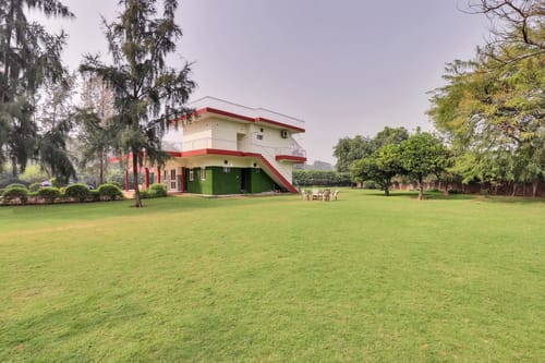 Luxe FarmAcre | Pet-friendly 4-BHK Villa With Private Pool, Garden & Terrace – 4 bedroom villa in Delhi-ncr, Haryana