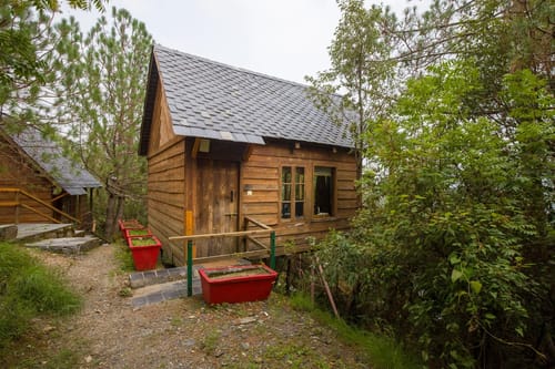 Suro Woodbine Chalet | Pet-friendly Suite With A Balcony, Restaurant & Outdoor Seating – 1 bedroom villa in Shimla, Himachal Pradesh