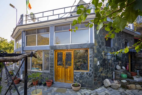 Zephyr Sierra | 2-BHK Hillside Villa With Common Pool, Gym & Restro – 2 bedroom villa in Mussoorie, Uttarakhand