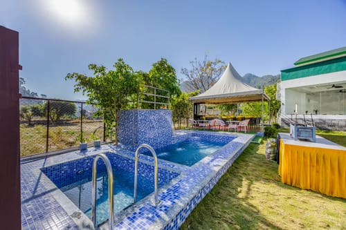 Kingdom Heartz | Elegant Pet-friendly 2-BHK Apartment With Balcony, Common Pool, Common Garden & Restaurant  – 2 bedroom villa in Nainital, Uttarakhand