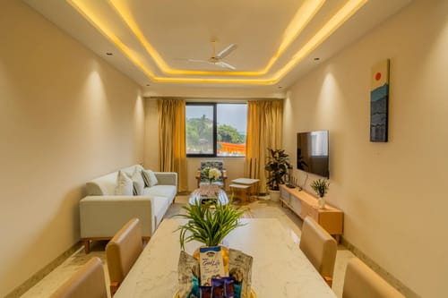Kamerios Regalia | Elegant Pet-friendly 2-BHK Apartment With Rooftop Pool & Lift – 2 bedroom villa in North Goa, Goa