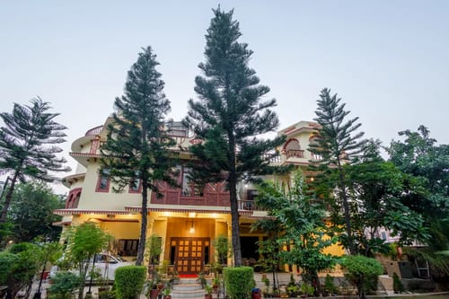 Abhimanyu Mansion Pearl | A 6-BHK Manor With Rajasthani Charm & a Garden In City’s Heart – 6 bedroom villa in Udaipur, Rajasthan