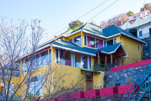 Mystwood | 3-BHK Pet-friendly Retreat With Garden, Gaming Zone & Lounge Area – 3 bedroom villa in Nainital, Uttarakhand