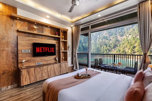 Lakefront Escape | Charming 2-room Suite with Sit-out area, Lake Views & Outdoor deck – 2 bedroom villa in Nainital, Uttarakhand