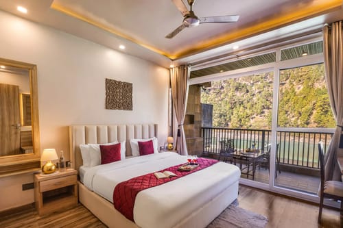 Lakefront Escape | Charming 2-room Suite with Sit-out area, Lake Views & Outdoor deck – 2 bedroom villa in Nainital, Uttarakhand