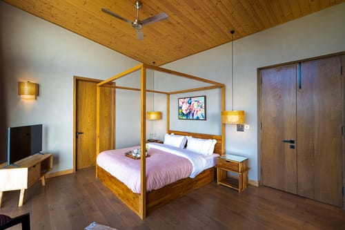 Nivriti W/ Heated Outdoor Pool – 4 bedroom villa in Kasauli, Himachal Pradesh