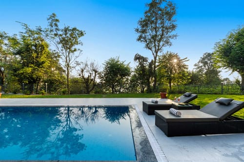 Nivriti W/ Heated Outdoor Pool – 4 bedroom villa in Kasauli, Himachal Pradesh