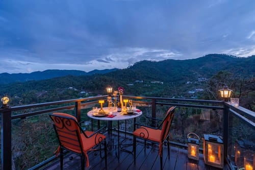 ILIKA W Heated Infinity Pool and Jacuzzi – 8 bedroom villa in Kasauli, Himachal Pradesh