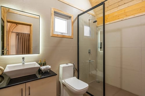 ILIKA W Heated Infinity Pool and Jacuzzi – 8 bedroom villa in Kasauli, Himachal Pradesh