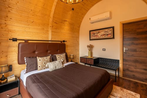 ILIKA W Heated Infinity Pool and Jacuzzi – 8 bedroom villa in Kasauli, Himachal Pradesh