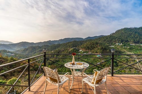 ILIKA W Heated Infinity Pool and Jacuzzi – 8 bedroom villa in Kasauli, Himachal Pradesh