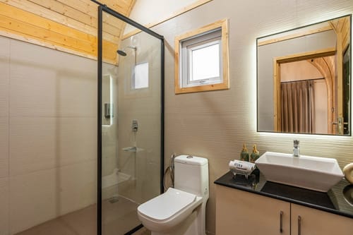 ILIKA W Heated Infinity Pool and Jacuzzi – 8 bedroom villa in Kasauli, Himachal Pradesh
