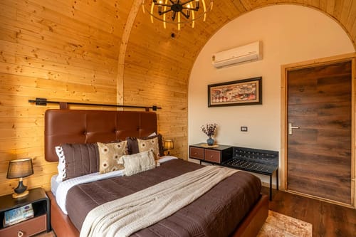 ILIKA W Heated Infinity Pool and Jacuzzi – 8 bedroom villa in Kasauli, Himachal Pradesh