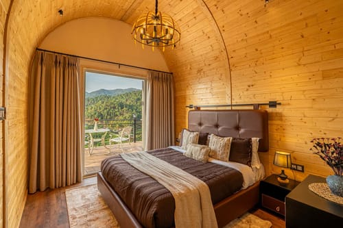 ILIKA W Heated Infinity Pool and Jacuzzi – 8 bedroom villa in Kasauli, Himachal Pradesh