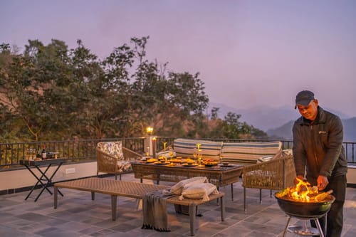 ILIKA W Heated Infinity Pool and Jacuzzi – 8 bedroom villa in Kasauli, Himachal Pradesh