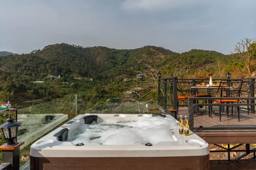 ILIKA W Heated Infinity Pool and Jacuzzi – 8 bedroom villa in Kasauli, Himachal Pradesh