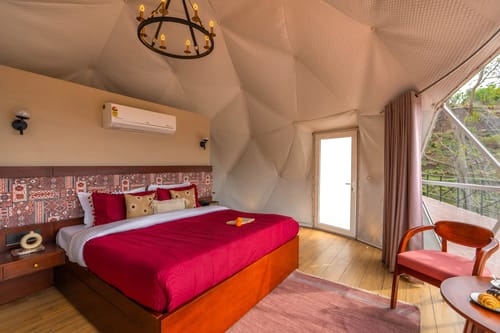 ILIKA W Heated Infinity Pool and Jacuzzi – 8 bedroom villa in Kasauli, Himachal Pradesh