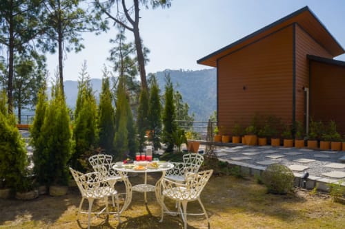 Sirmour Baag Scarlet | A Hillside Pet-Friendly Cottage With Restro & Garden