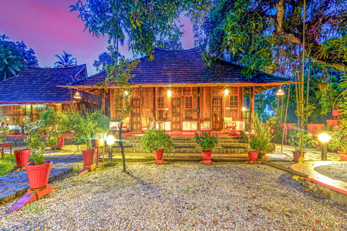 Palm Dale Deluxe Room | Serene Heritage Retreat by the Backwaters with Garden & Restaurant – 1 bedroom villa in Alappuzha, Kerala