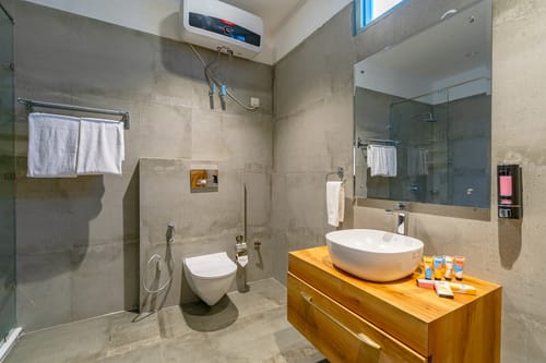 Utopia @ Aykon Estate w/ Outdoor Pool – 8 bedroom villa in Kasauli, Himachal Pradesh