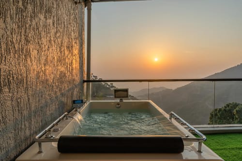 Aura @ Ridge of Twilight W/ Jacuzzi – 3 bedroom villa in Kasauli, Himachal Pradesh