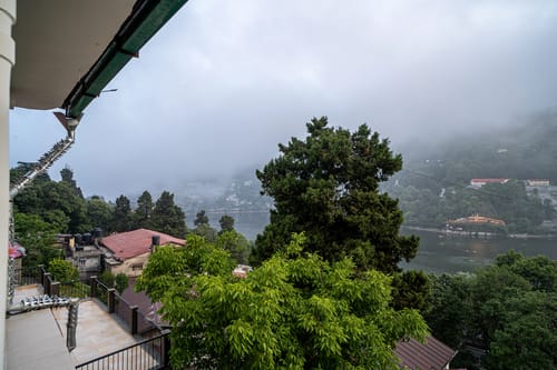 Headingly Suites | Lake-Facing 2-Room Retreat Just Above Mall Road – 2 bedroom villa in Nainital, Uttarakhand