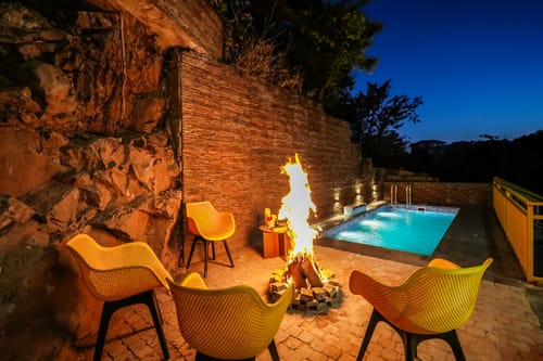 Hillshades Retreat | 6-BHK Villa With Sit-out Area, Private Pool, Restro, Game Zone, Panoramic Hill Views & a Lift – 6 bedroom villa in Kasauli, Himachal Pradesh