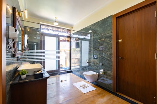 Tiger Cave Suite | Pet-friendly Room with Shared Pool & Garden on Main Ranthambore Road – 1 bedroom villa in Ranthambore, Rajasthan