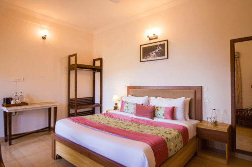 Sukhmani Cottage | 5-BHK Hilltop Hideaway With Garden, Terrace & Scenic Views – 5 bedroom villa in Kasauli, Himachal Pradesh