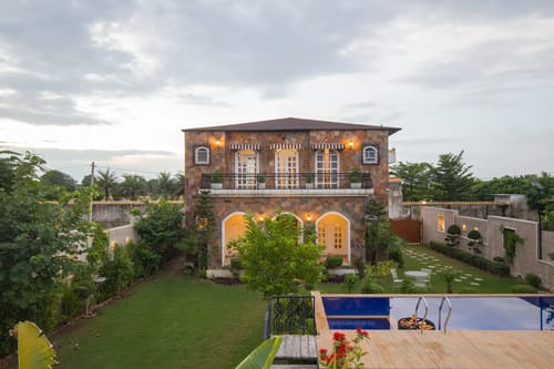Oakwood Mansion | 7-BHK | 2 Cottages |1 Villa | Pvt Pools & Lush Garden | Party Halls – 7 bedroom villa in Jaipur, Rajasthan