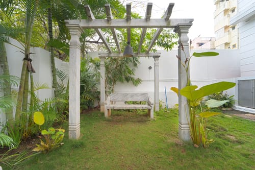 Royal Valora | Charming 5-BHK Villa With Garden, Lounge Area & Modern Comforts | near Gundamagere Lake