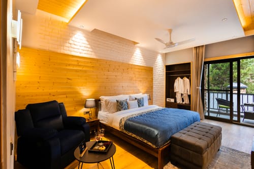 The Retreat Villa | 4-BHK Hillside Retreat with Indoor Pool, Jacuzzis | Near Kasauli Hill Station – 4 bedroom villa in Kasauli, Himachal Pradesh