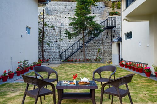 Twin Chalets | 4-BHK  Pet-friendly Escape With Valley-facing lawn, Terrace & 2 Living Rooms – 4 bedroom villa in Nainital, Uttarakhand