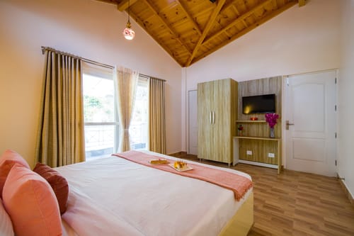 Clouds Nest | 4-BHK Pet-friendly Retreat With Terrace & Hill Views by Naukuchiatal – 4 bedroom villa in Nainital, Uttarakhand