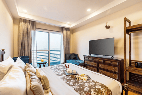 Skyline Grove | Stylish 3-BHK Apt With Scenic Views – 3 bedroom villa in Kasauli, Himachal Pradesh